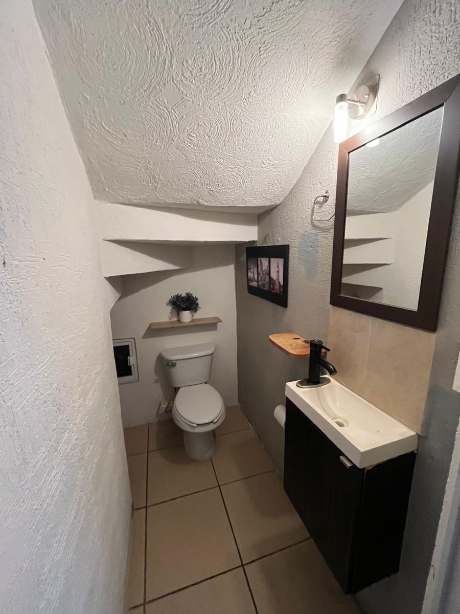 15 de 17: Medio baño