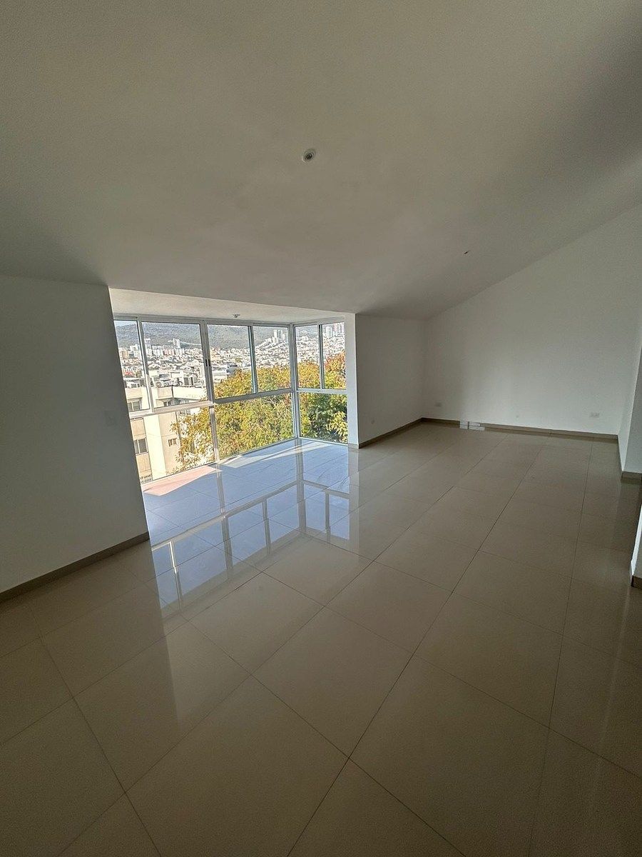 4 of 24: Sala-comedor