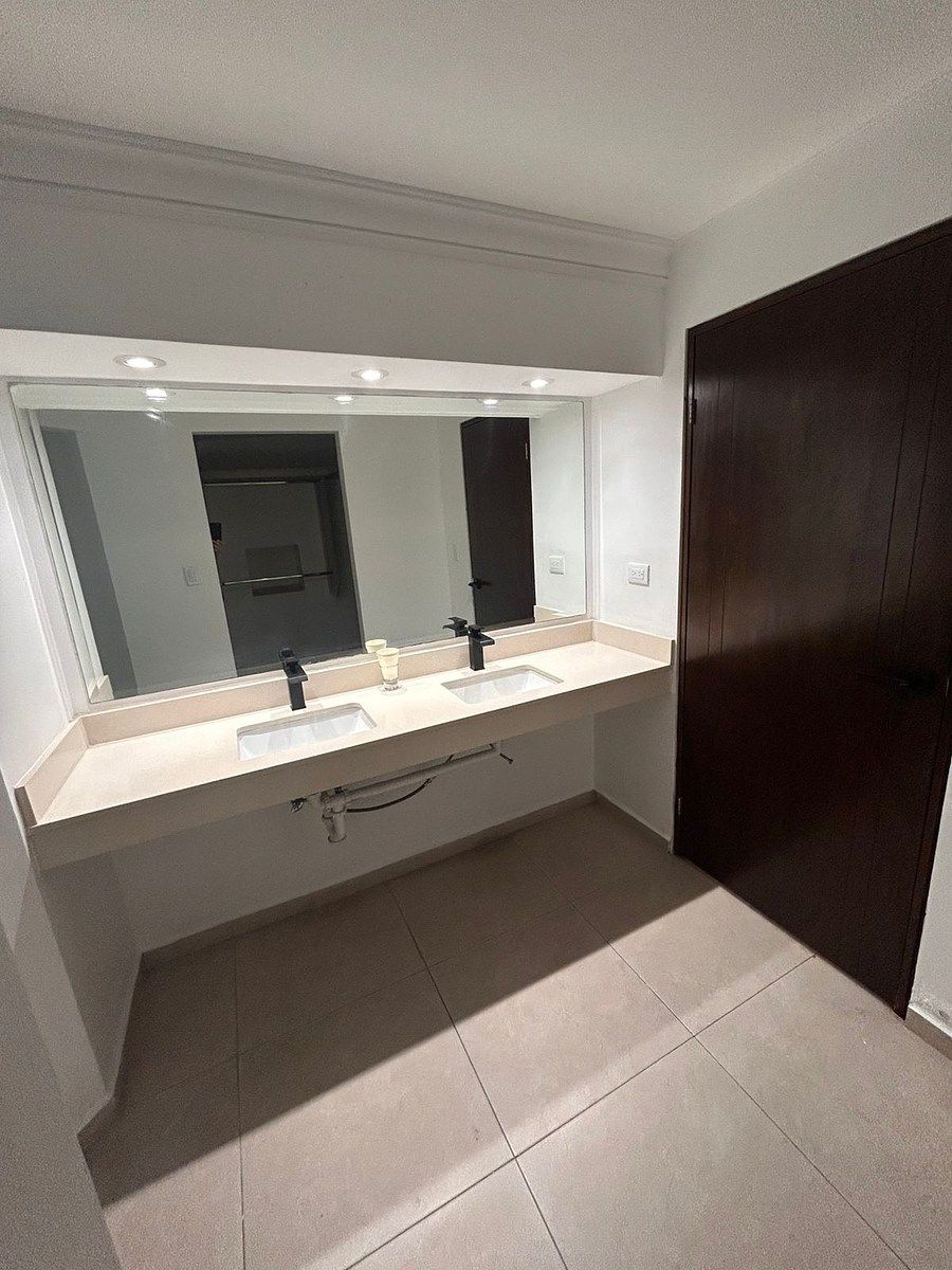 16 of 24: Baño recámara principal