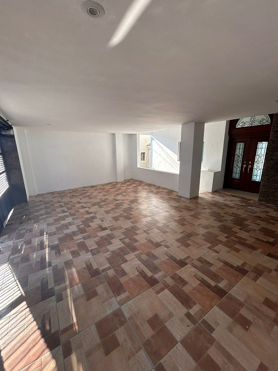 2 of 24: Entrada principal