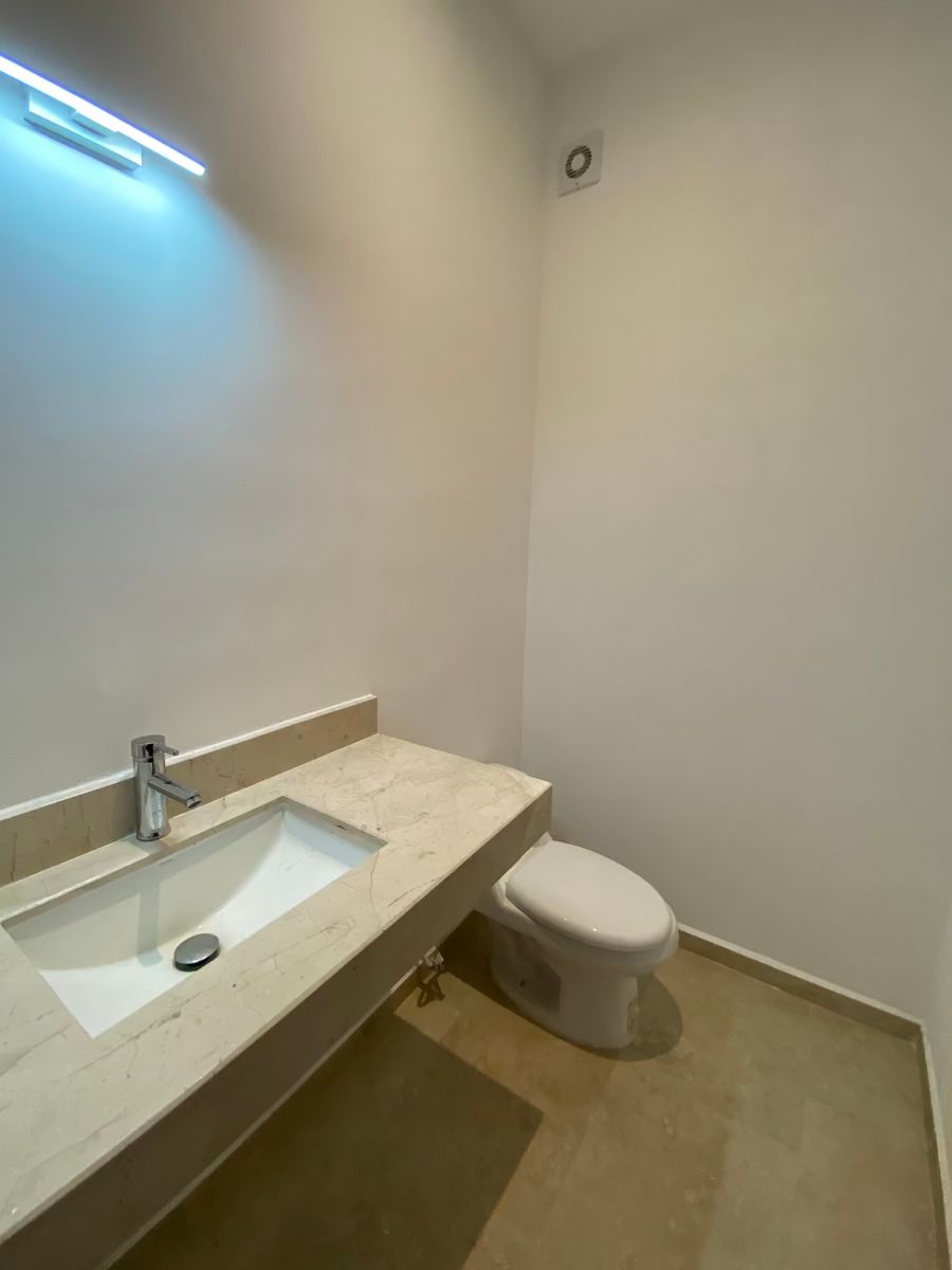 19 de 21: Baño de visitas