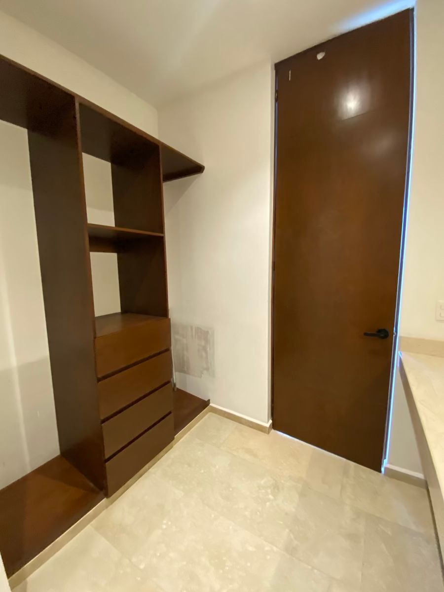 11 de 21: Closet principal