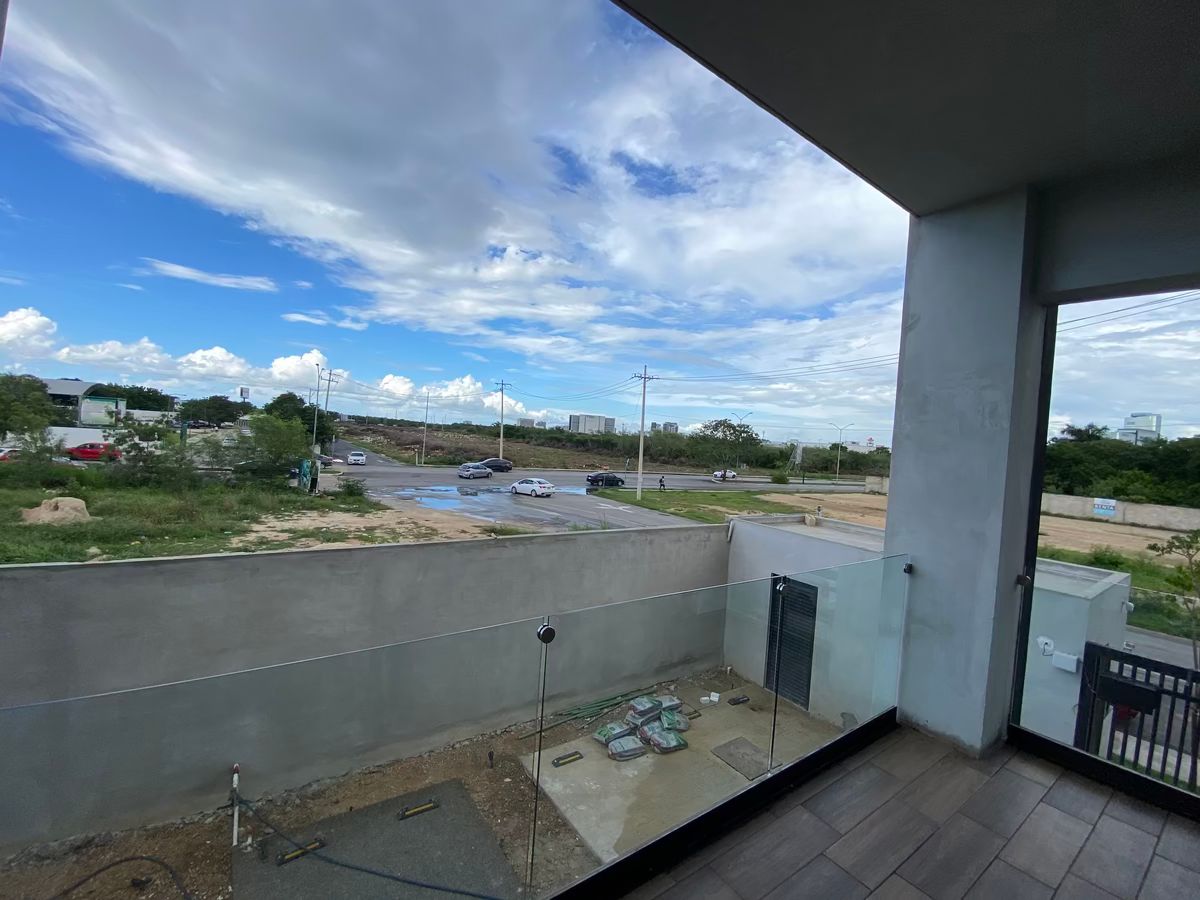 17 de 21: Vista balcón hacia la avenida