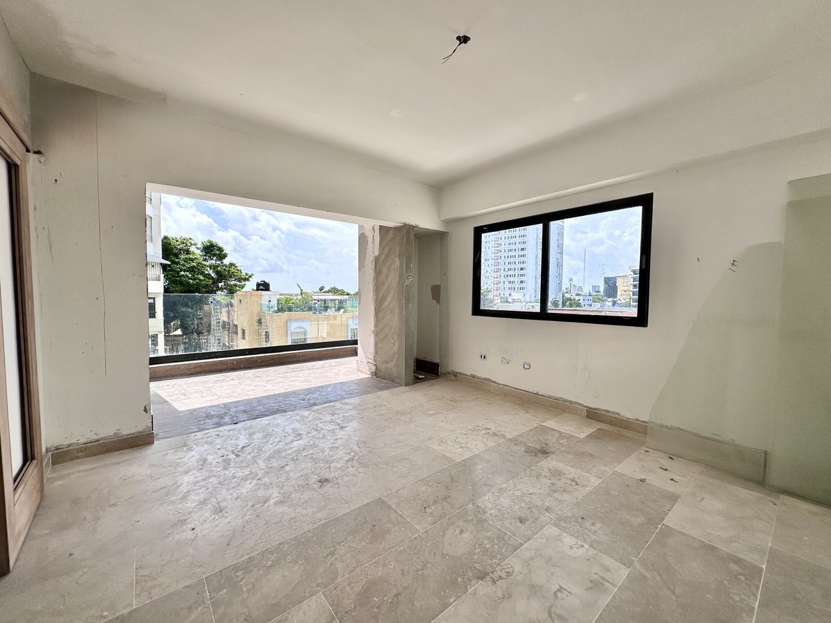 2 de 13: Estudio con balcon