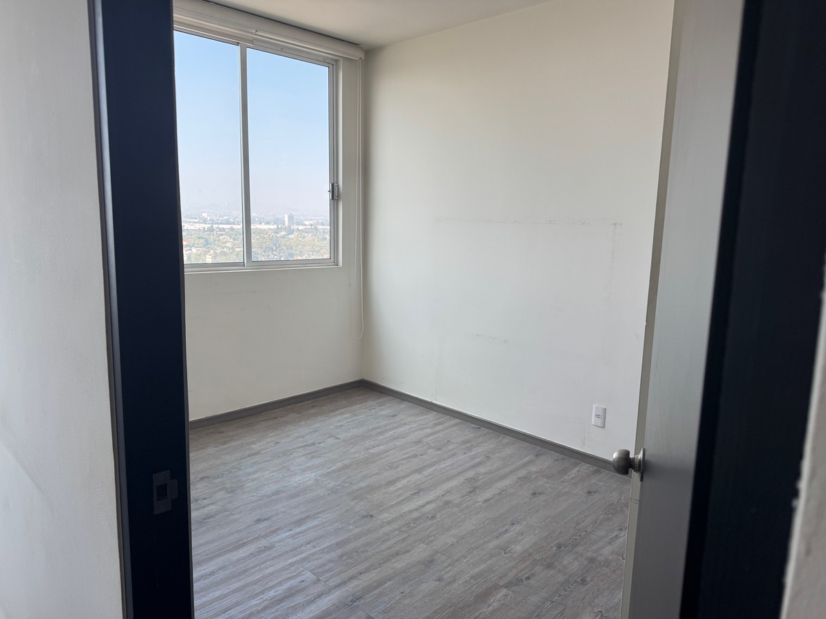 9 of 26: Recámara 2