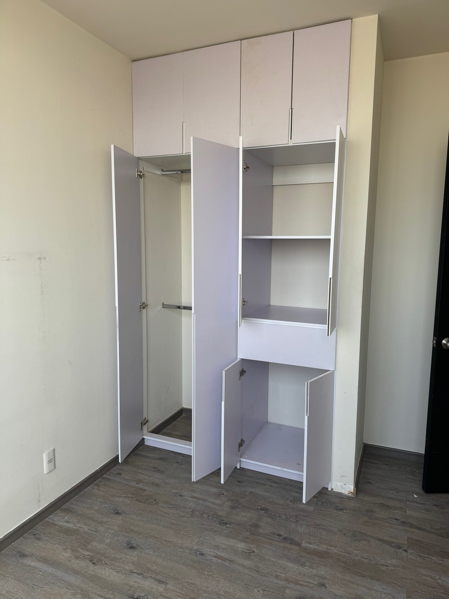 10 of 26: Closet Recámara 2