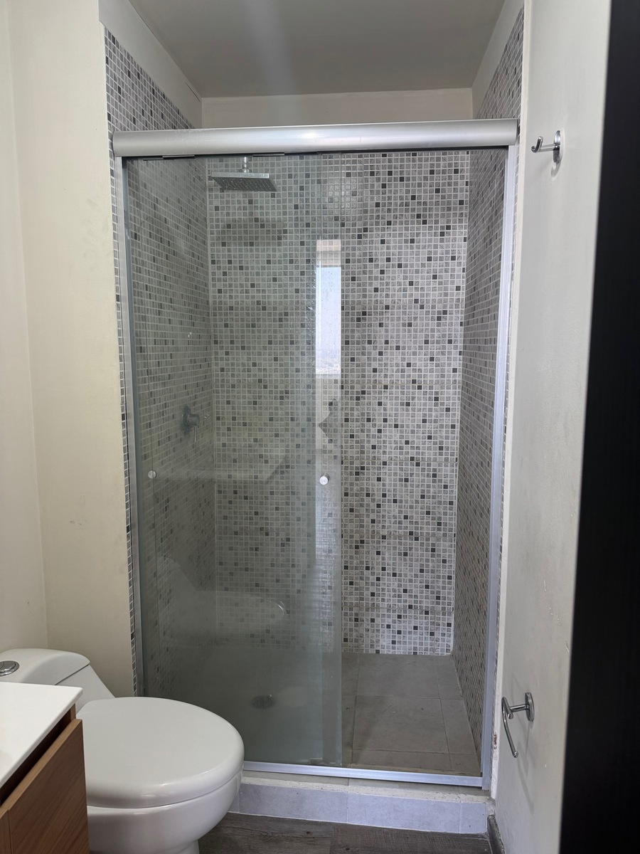 16 of 26: Baño de la recámara principal