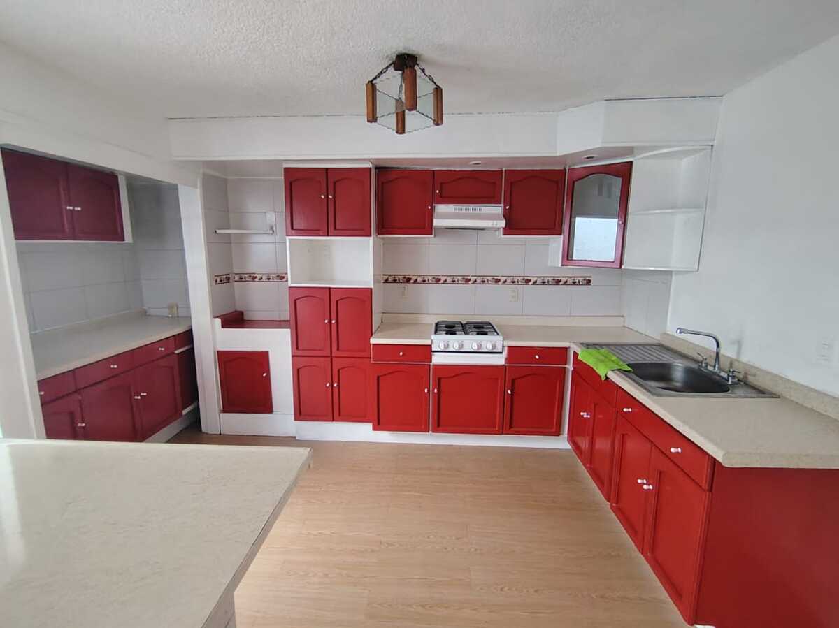 10 of 32: amplia cocina