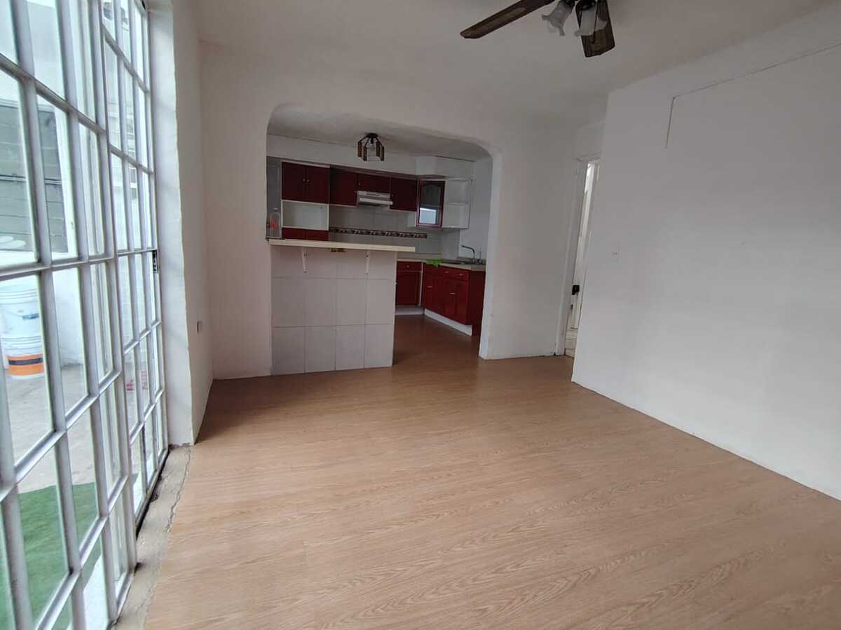 11 of 32: vista lateral del comedor