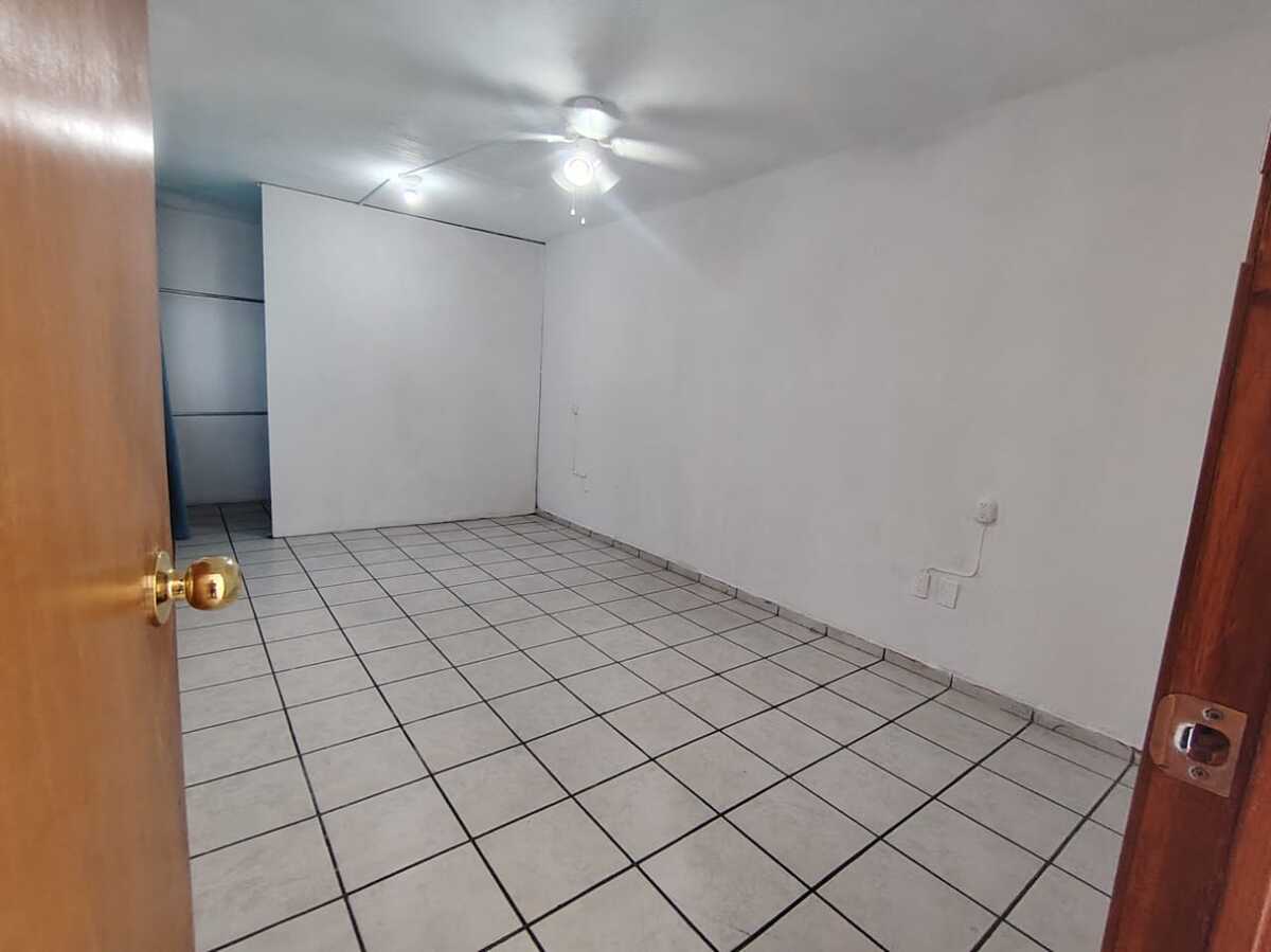 19 of 32: recamara  principal con closet vestidor