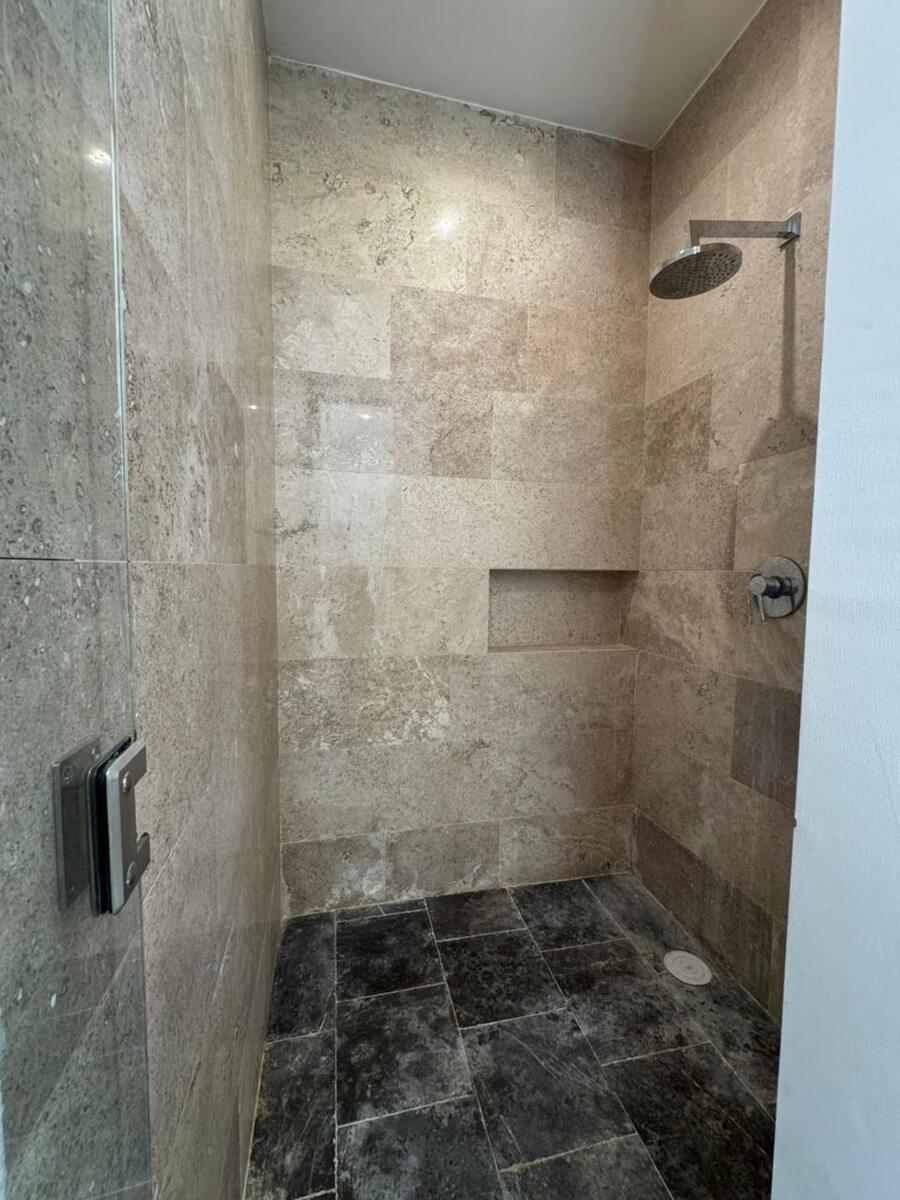 7 de 16: Baño principal