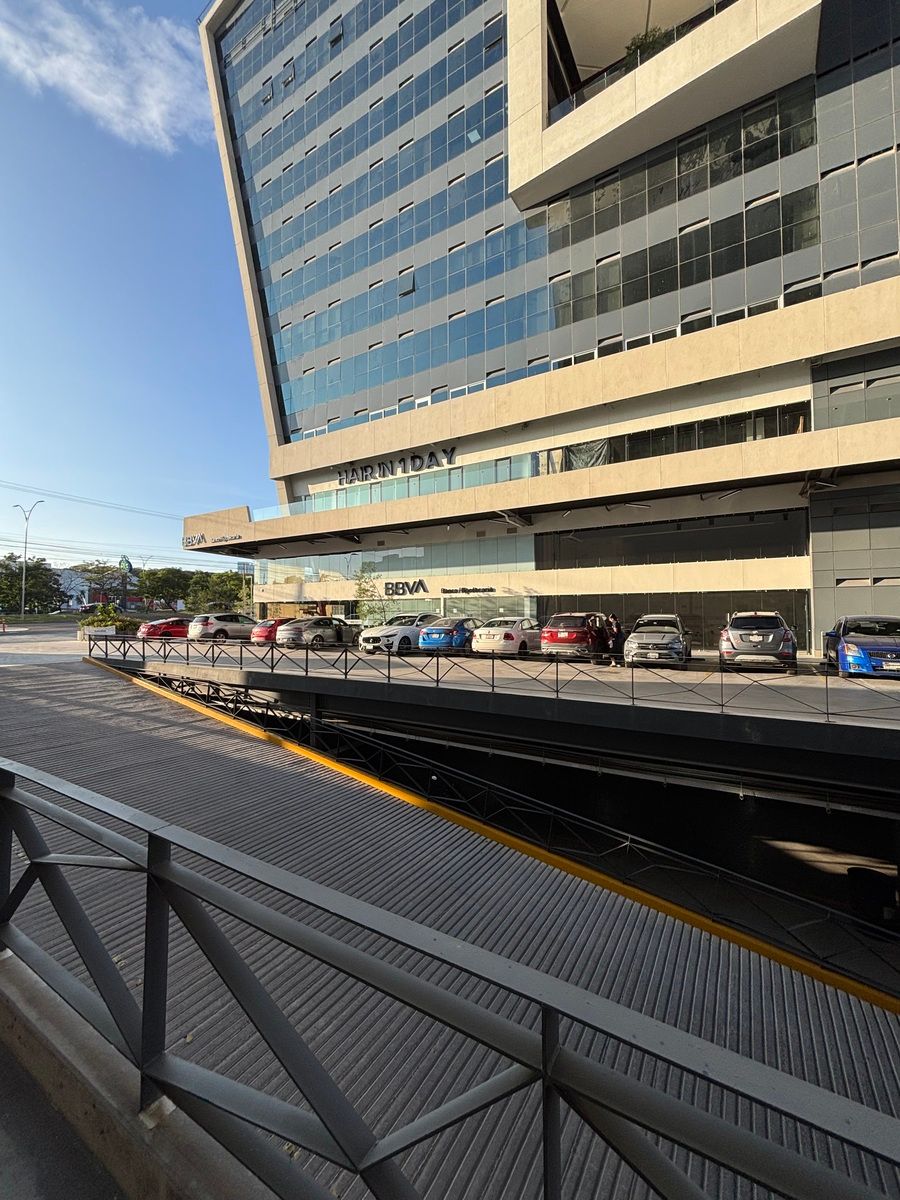 4 de 27: Estacionamiento subterráneo