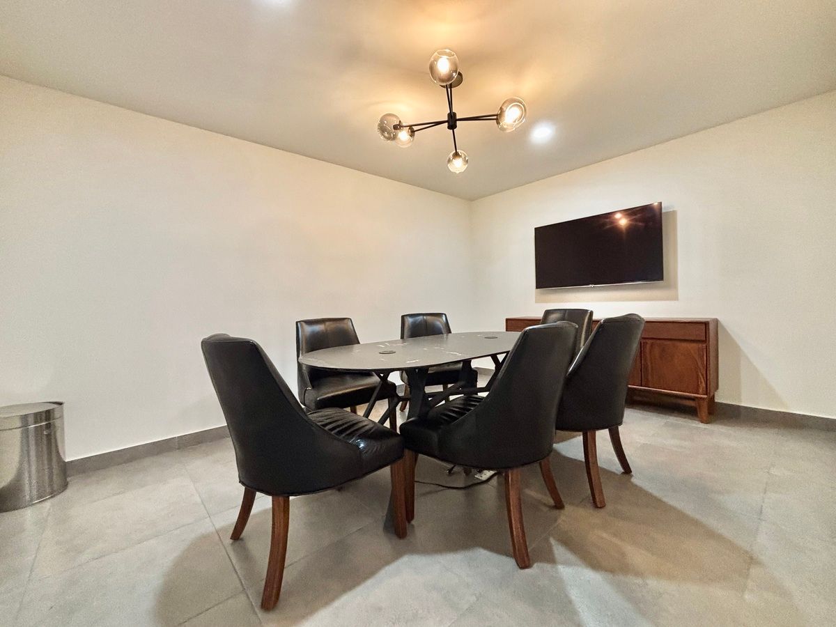 12 de 27: Sala de juntas 1