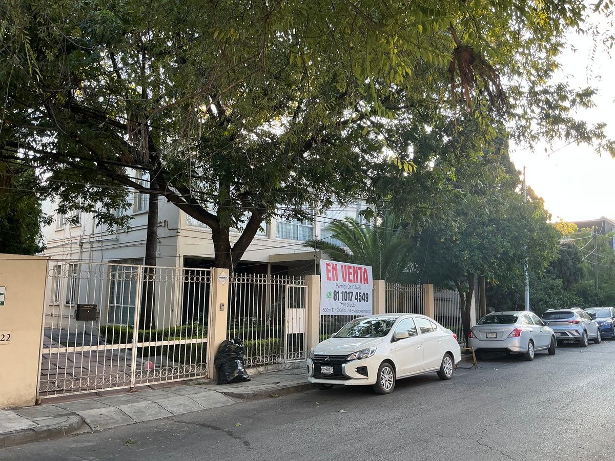 1 of 22: Frente propiedad