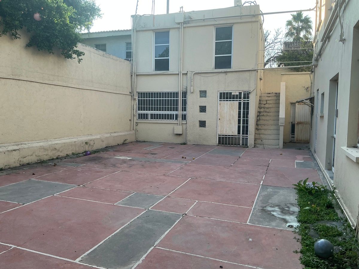 19 of 22: Estacionamiento