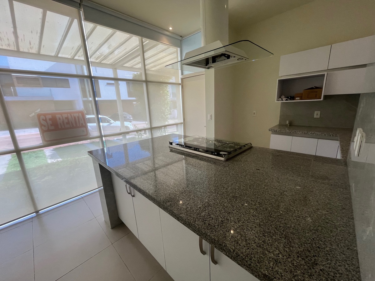 11 de 50: cocina integral con gabinetes