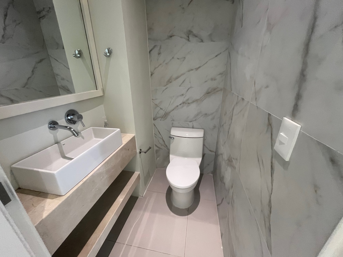 12 de 50: medio baño en zona social