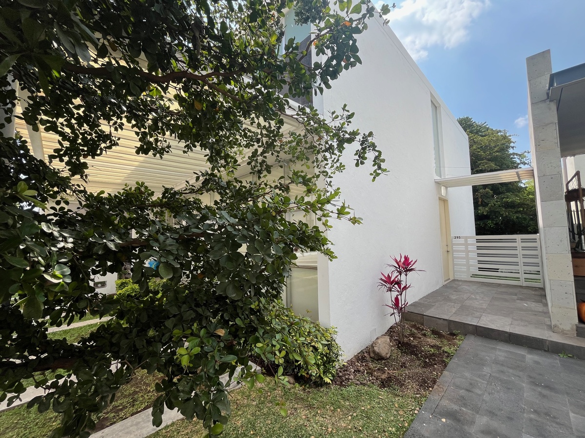 5 de 50: ingreso principal lateral