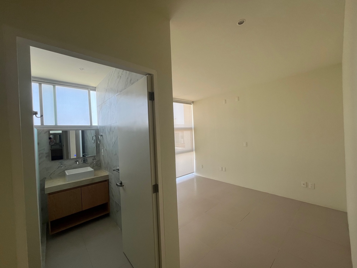 37 de 50: rec 3 con frente a la casa