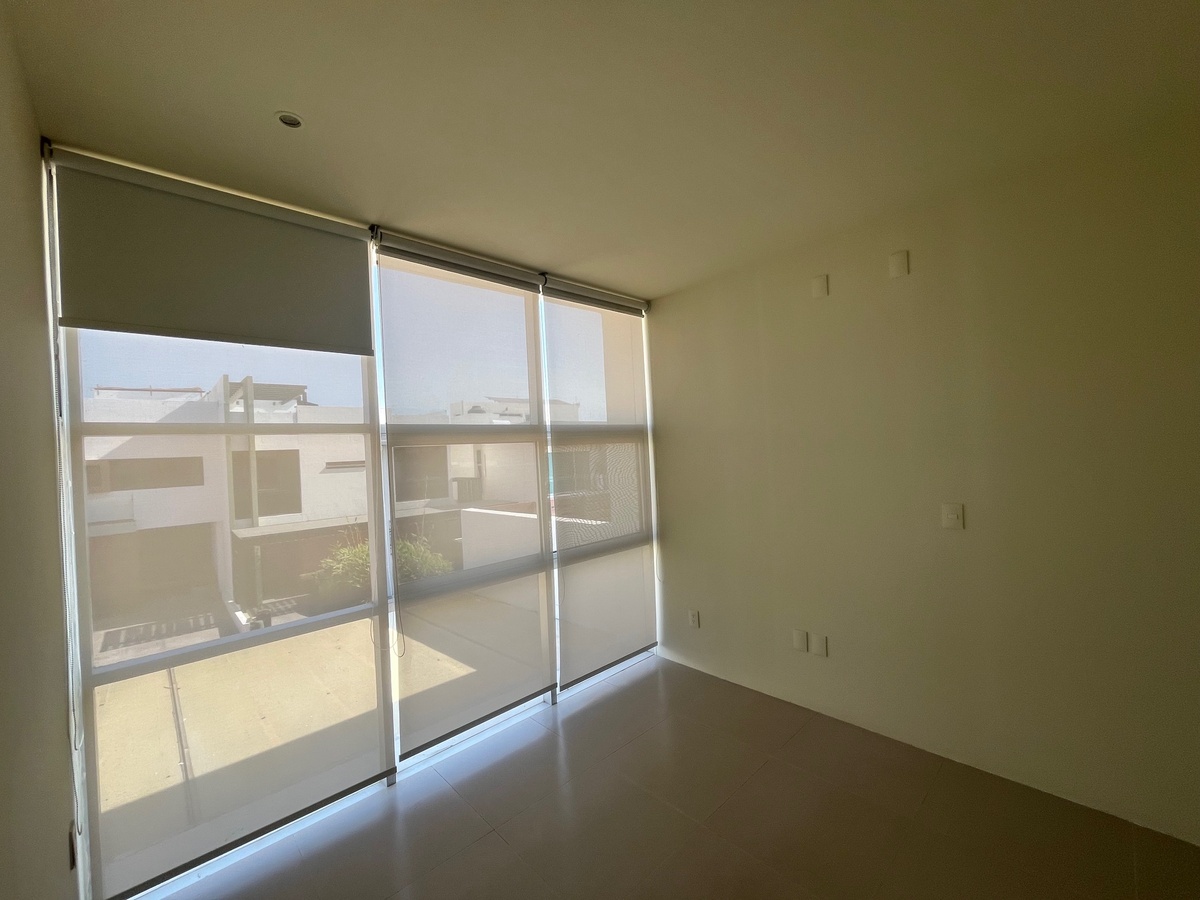 38 de 50: frente a la casa de rec 3