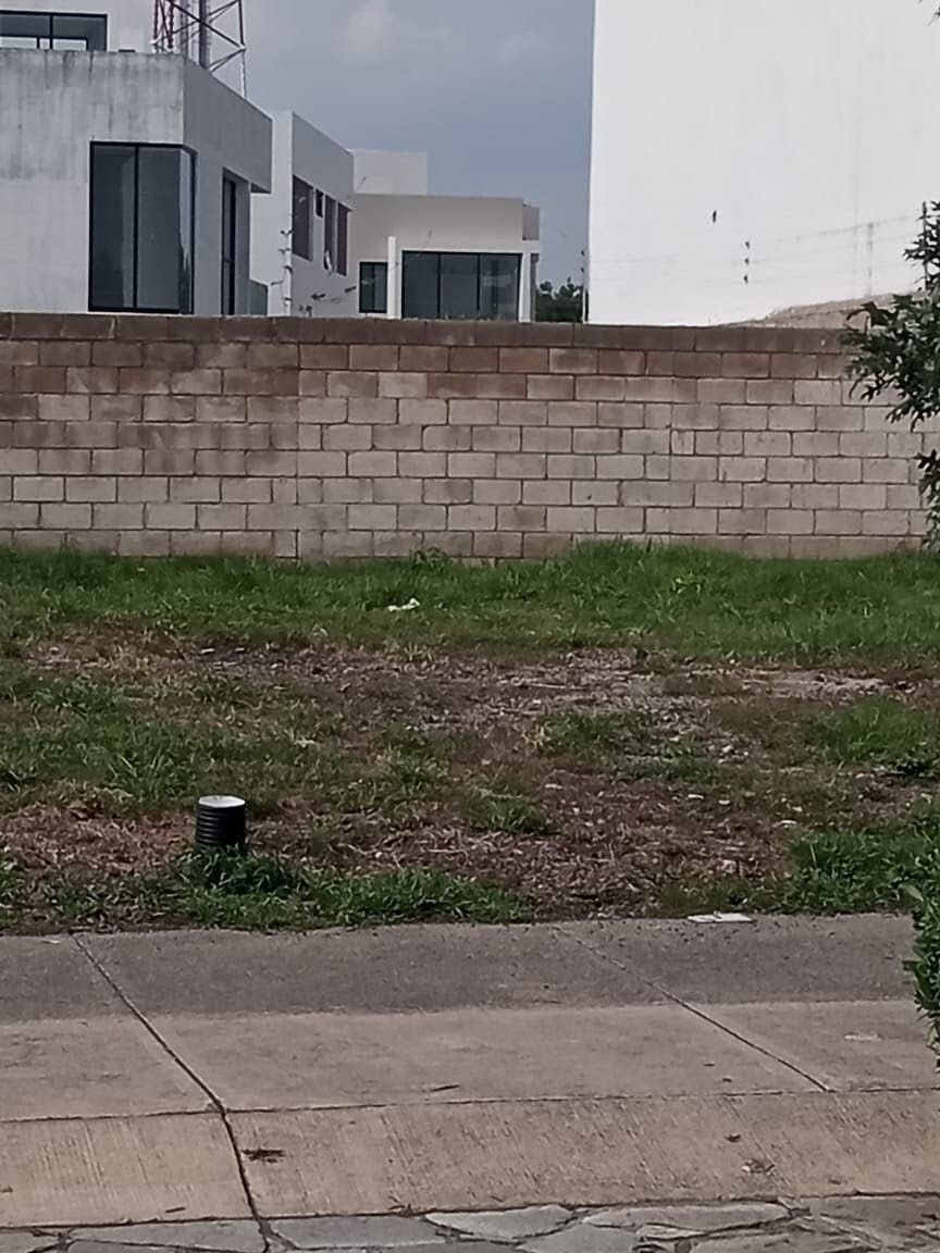 ESPECTACULAR TERRENO EN VENTA EN ADAMAR SOBRE LA AV PRINCIPAL - foto 2