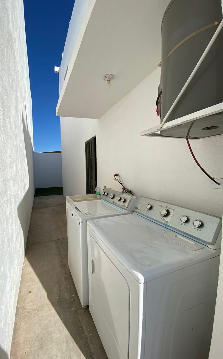 4 de 25: Area de Servicio, incluye lavadora y secadora