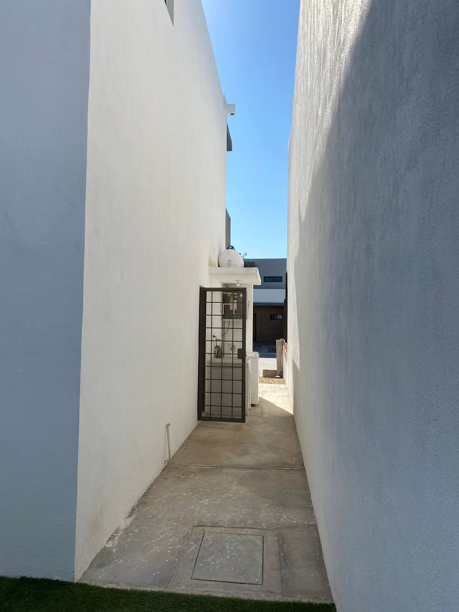 5 de 25: Pasillo de Servicio