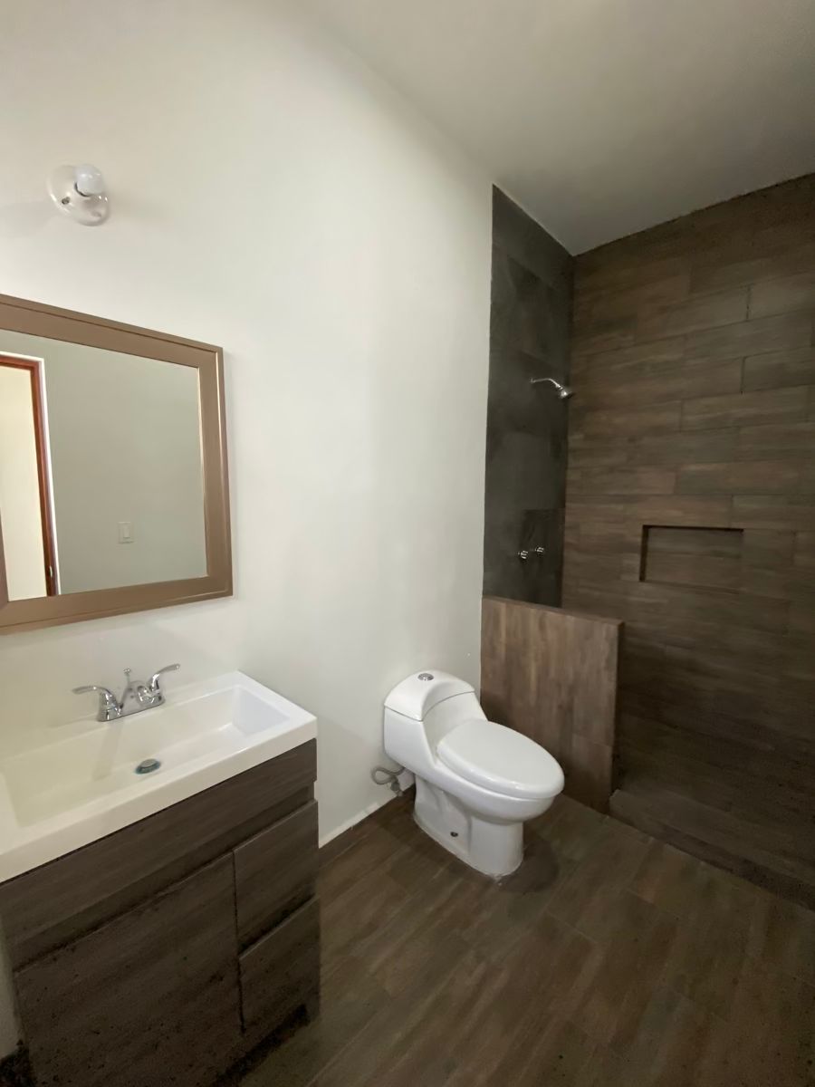 11 de 25: Baño recamara planta baja