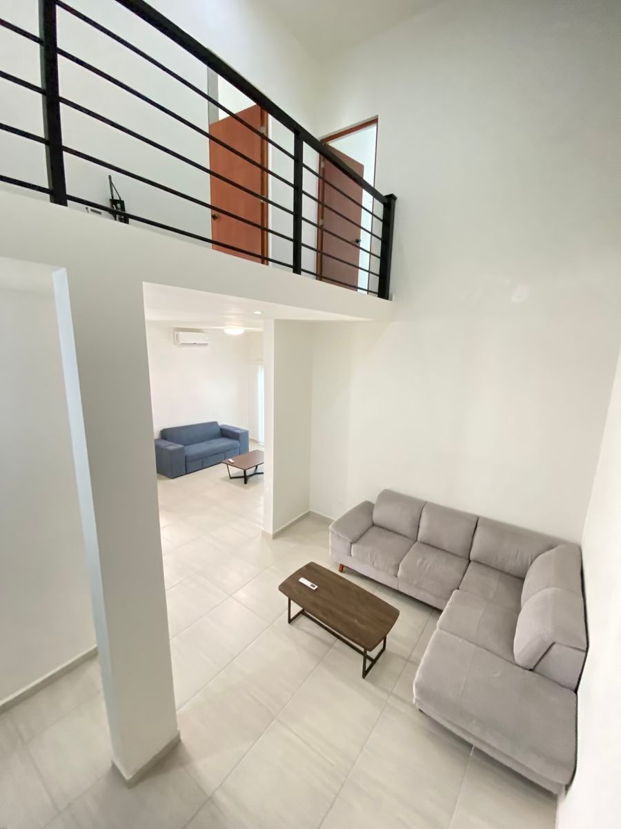 13 de 25: Vista desde sala hacia estudio