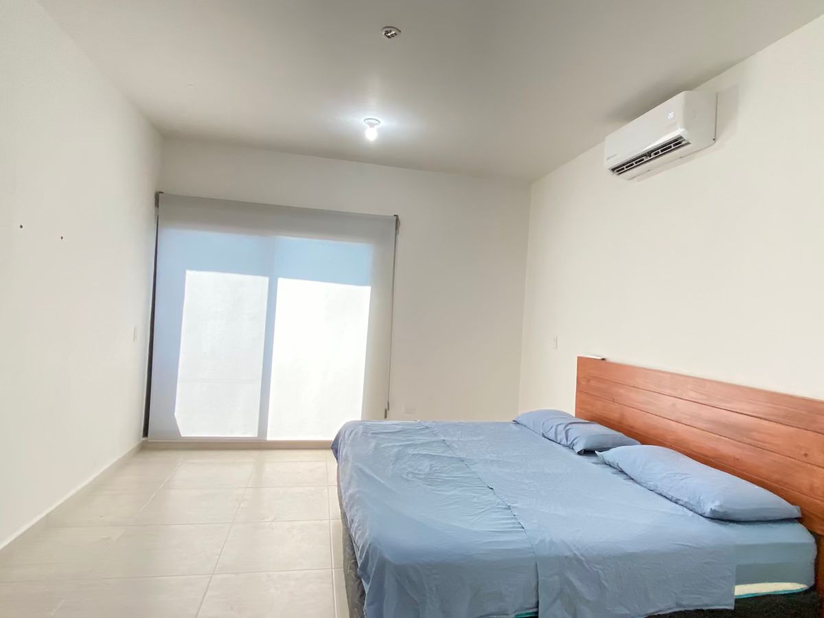 18 de 25: Recamara principal con balcon