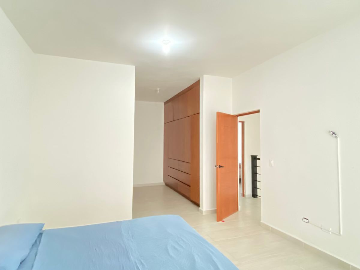 19 de 25: Vista area de closet recamara principal