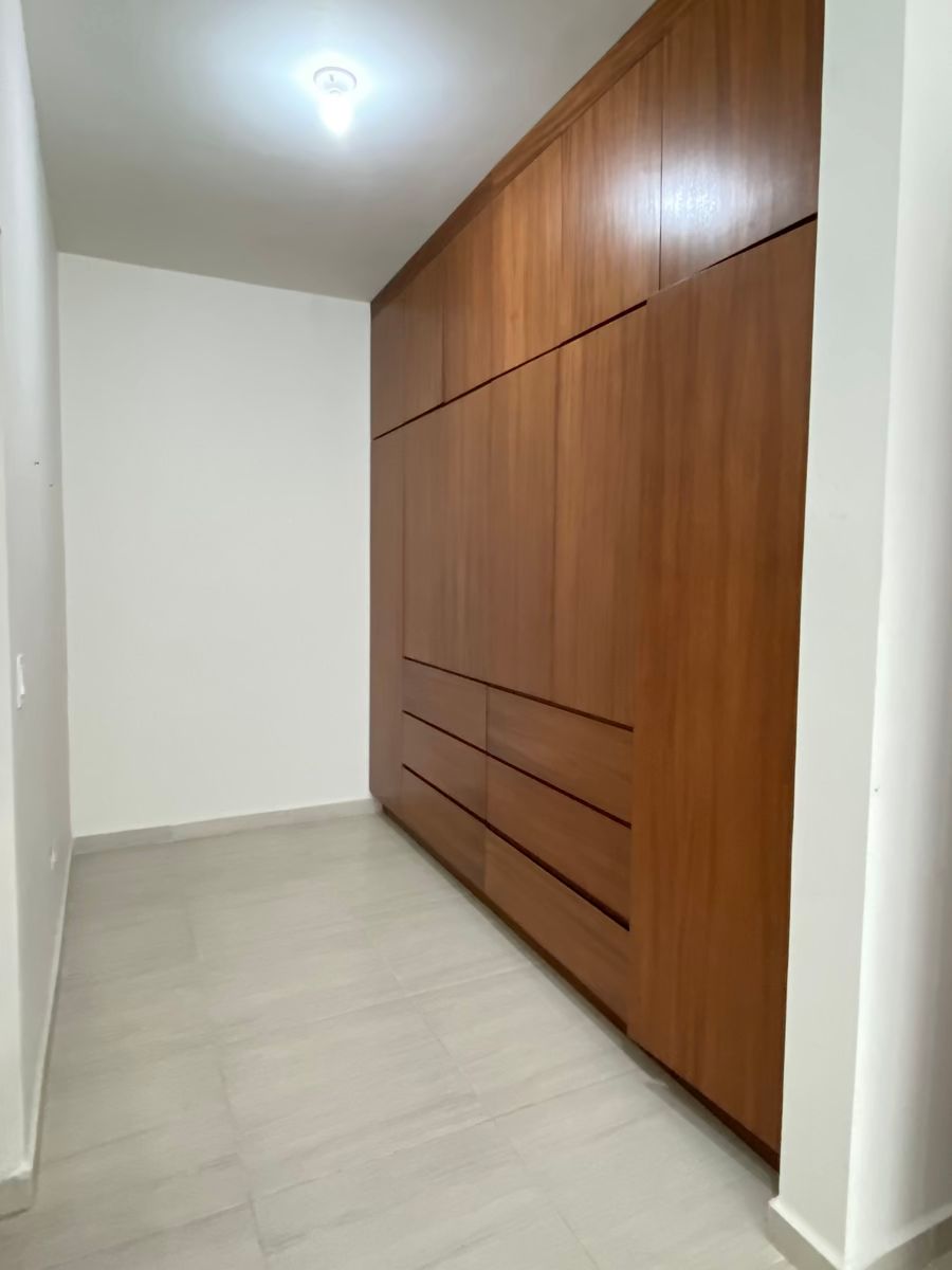 20 de 25: Closet en recamara principal