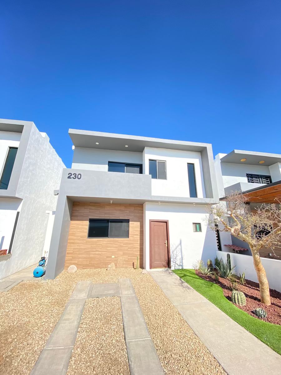 1 de 25: Fachada Principal