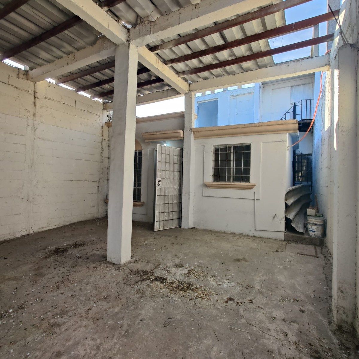 16 de 16: FACHADA INTERIOR