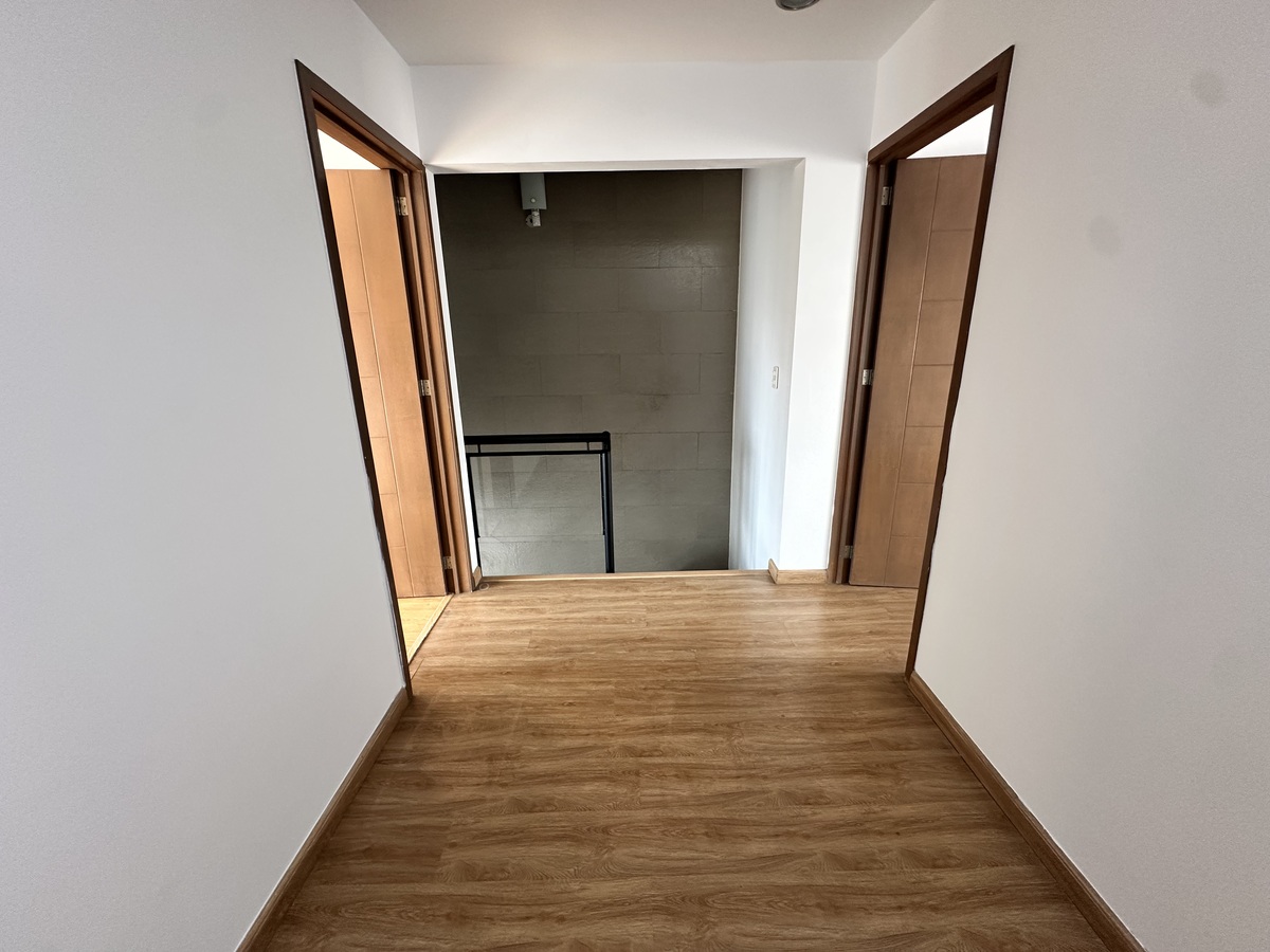 6 de 19: Casa en Venta en Villa Belenes Segundo piso