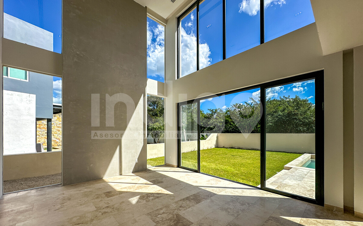 6 de 50: Sala con Techos a Doble Altura