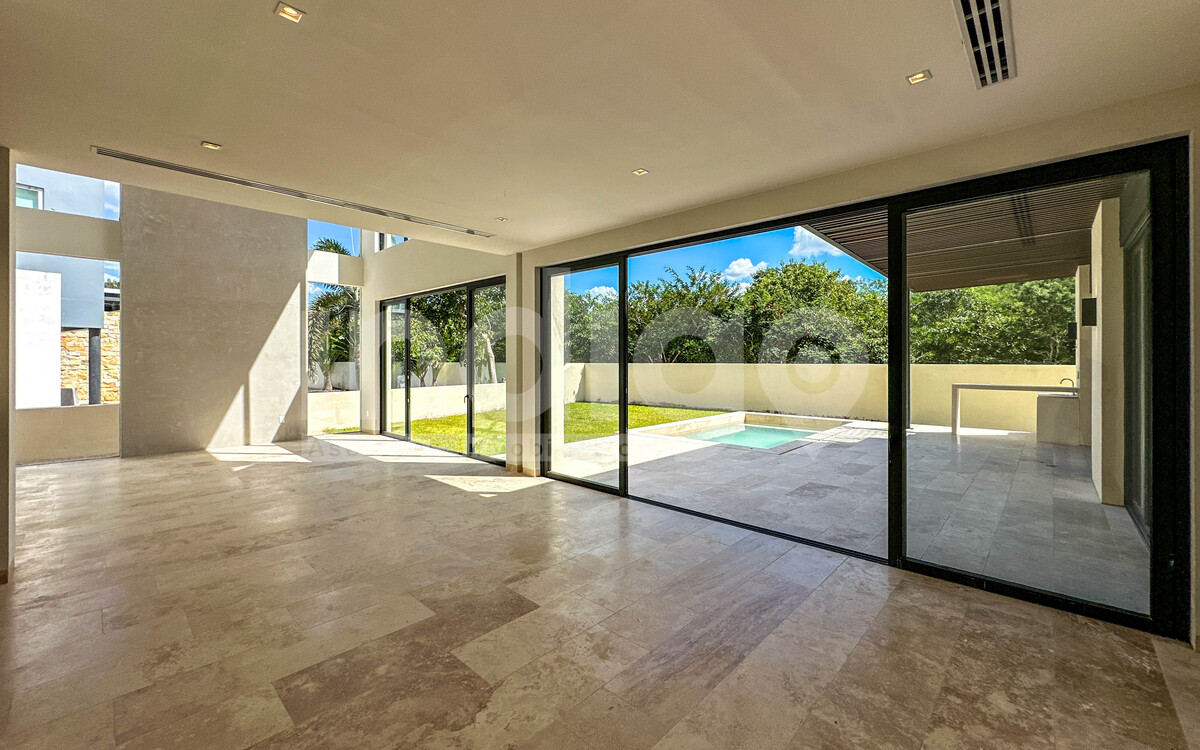 10 de 50: Comedor con Salida a la Terraza