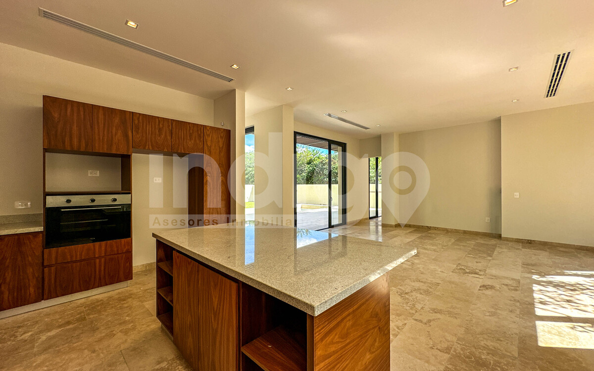 14 de 50: Vista desde la Cocina al Antecomedor