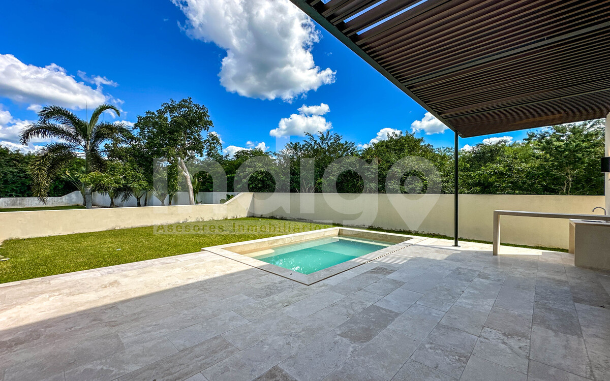 46 de 50: Terraza Posterior Techada con Pérgolas