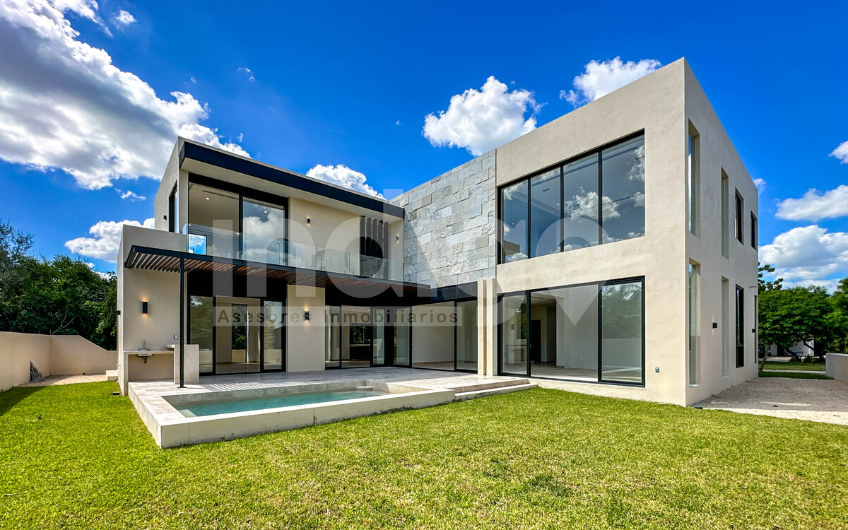 1 de 50: Fachada Trasera