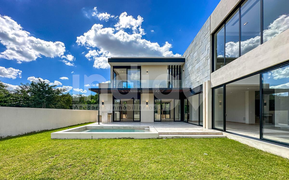 50 de 50: Fachada Trasera