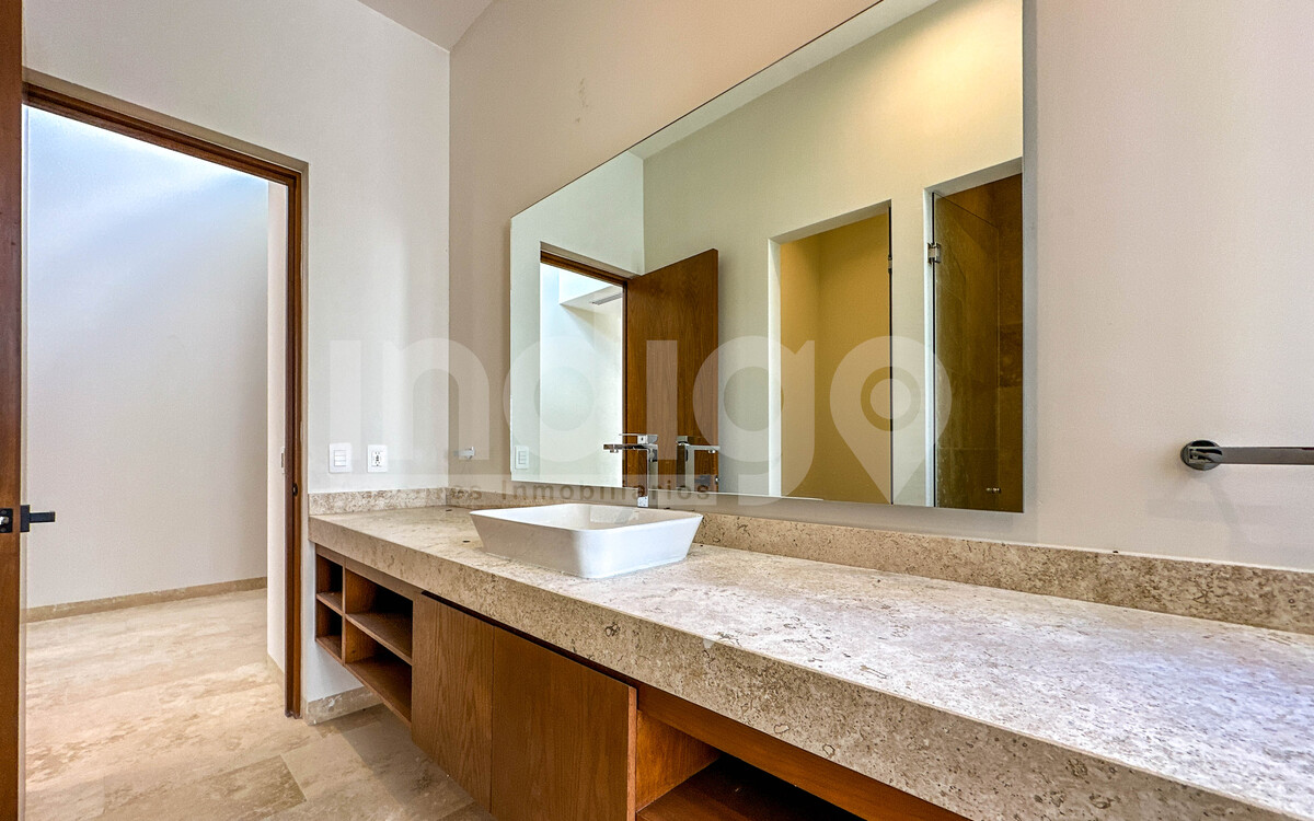 22 de 50: Baño Recámara Secundaria en Planta Baja