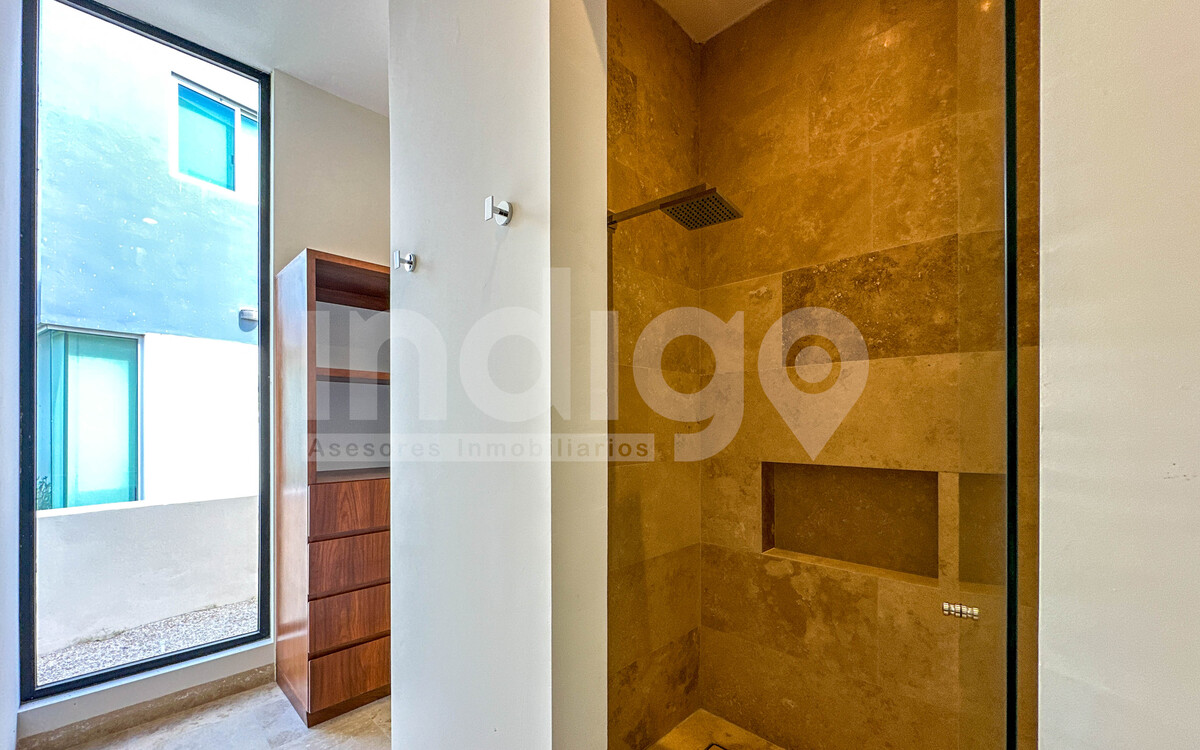 23 de 50: Baño / Vestidor Recámara Secundaria en Planta Baja