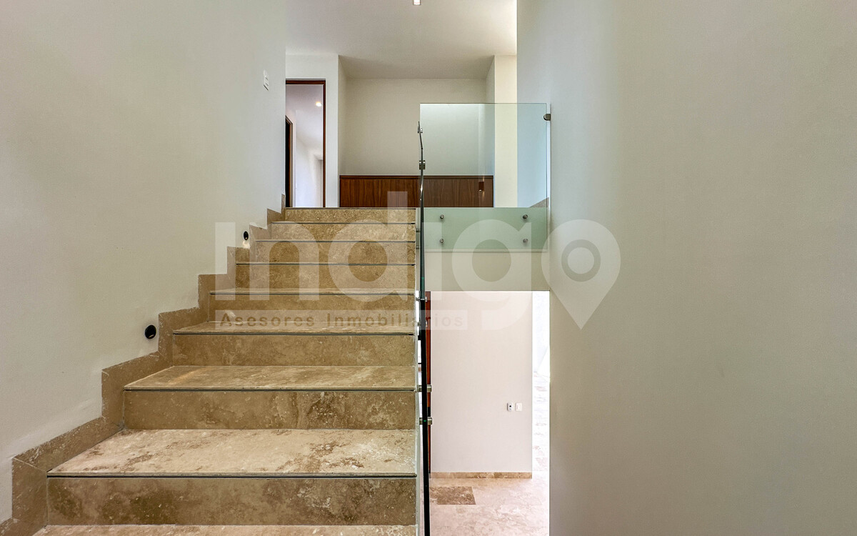 25 de 50: Escalera Planta Alta