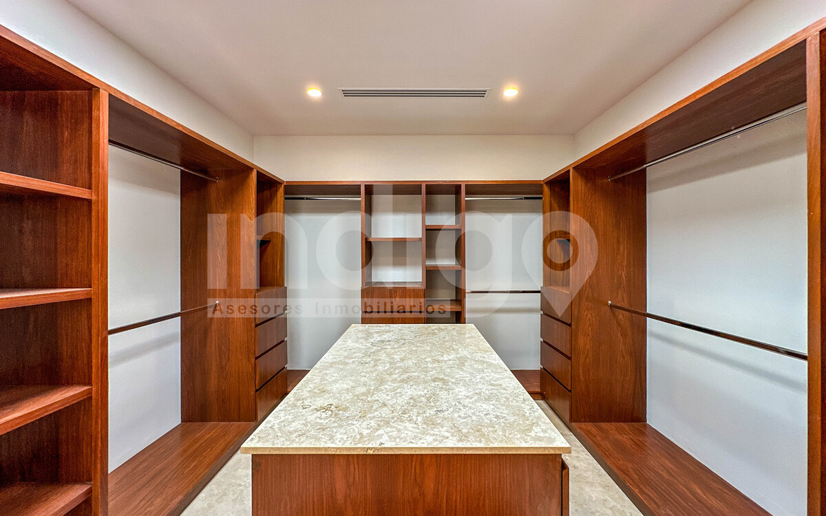 35 de 50: Vestidor Recámara Principal