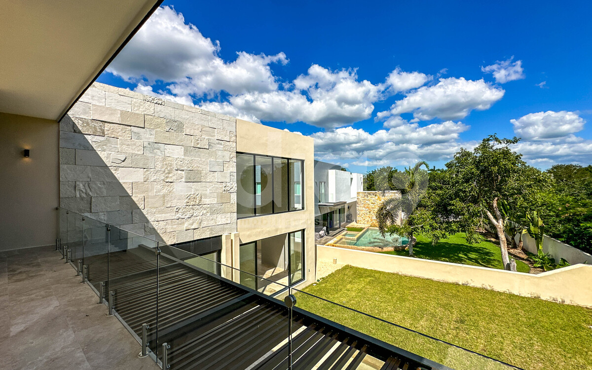 33 de 50: Balcón de Recámara Principal