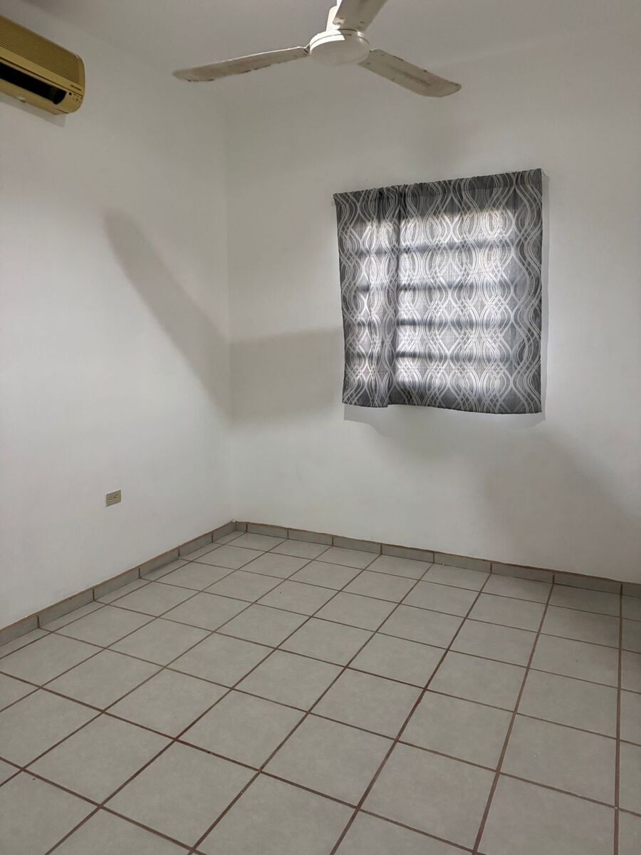 9 of 21: Habitación