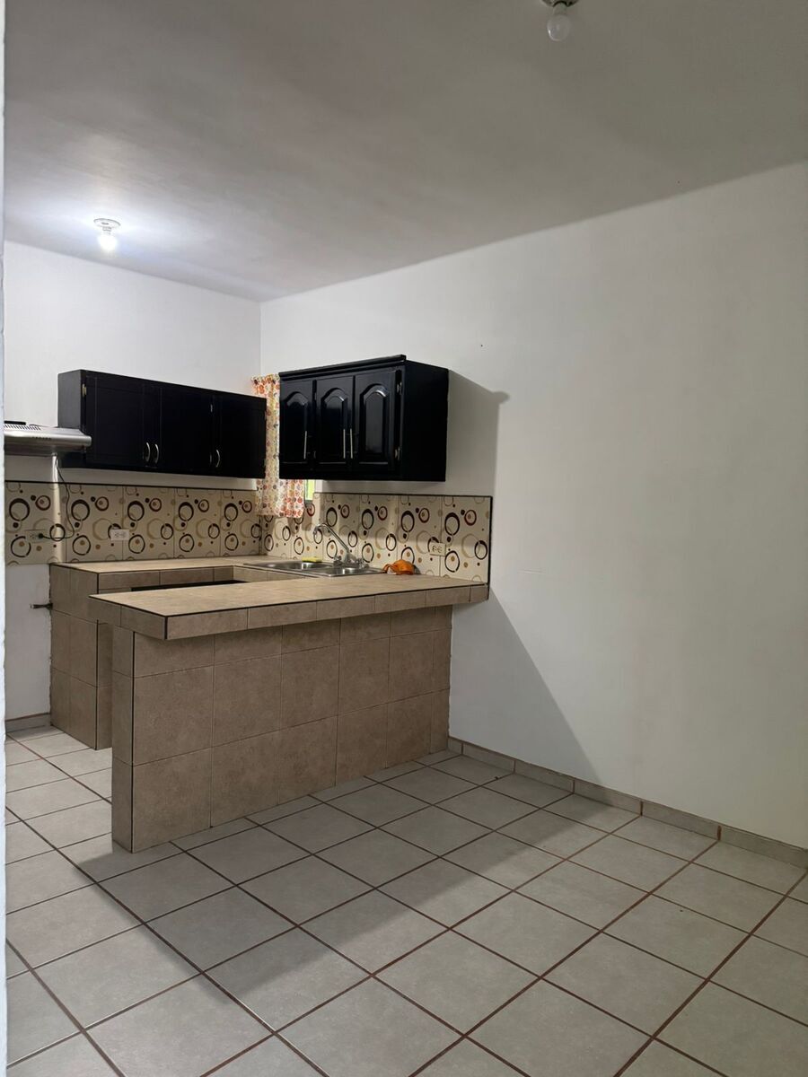 2 of 21: Cocina equipada