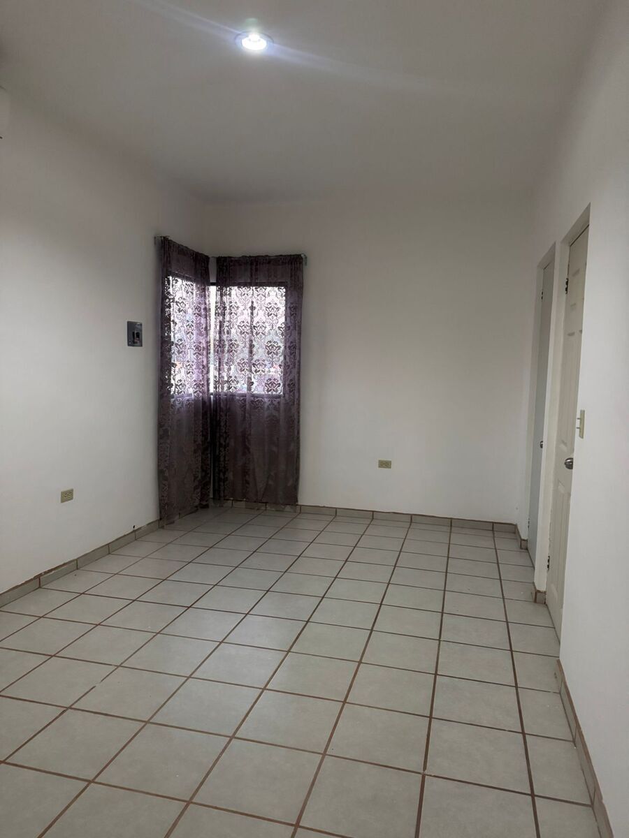 14 of 21: Habitación