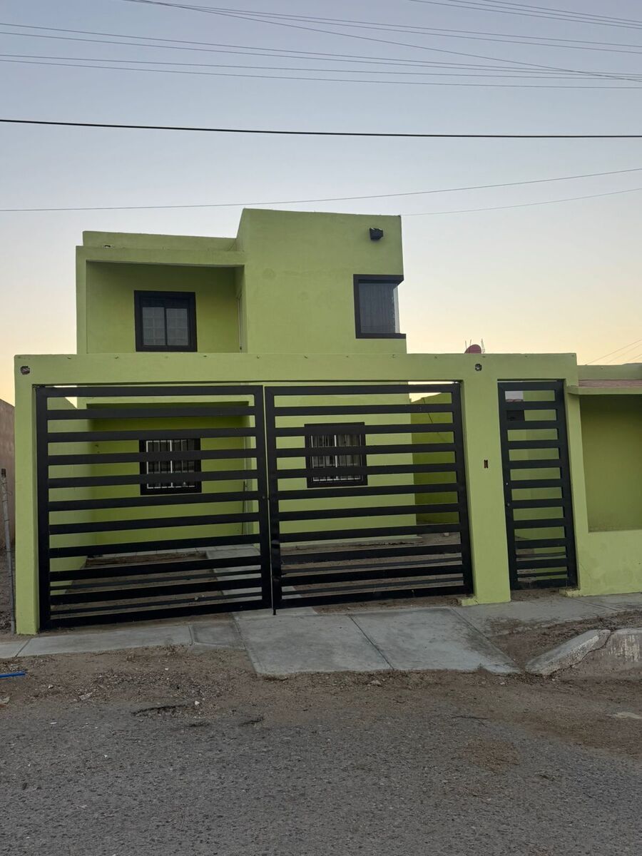 21 of 21: Frente de casa